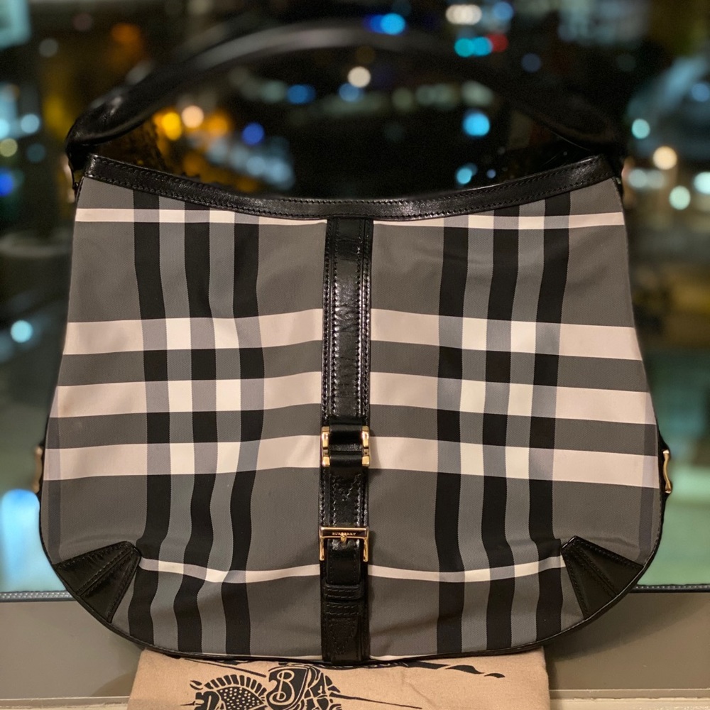Burberry purse